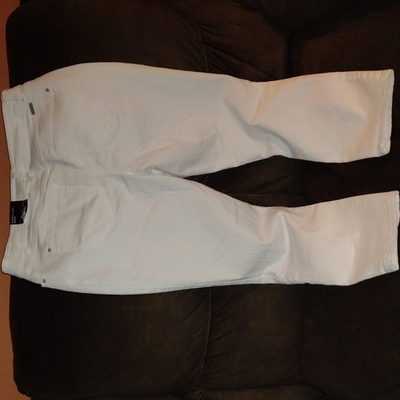 INC White Crop mid rise size 10 - Picture 3 of 5